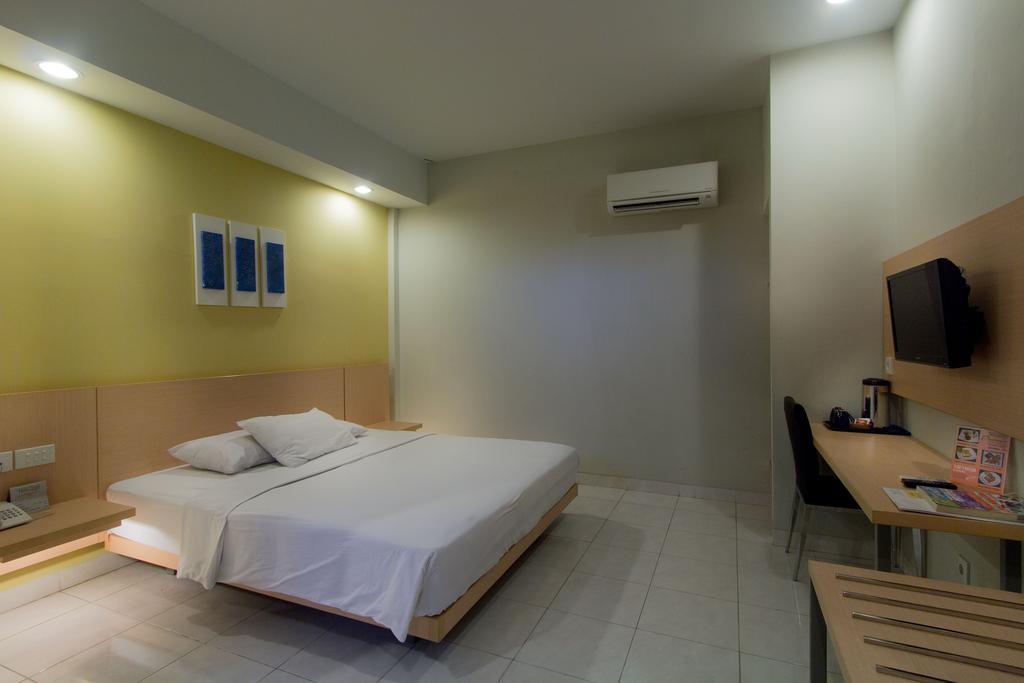 Hotel Quirin سيمارانغ الغرفة الصورة