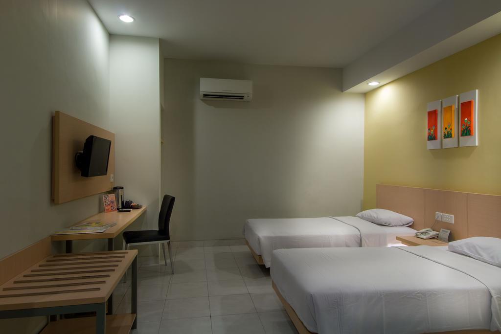 Hotel Quirin سيمارانغ الغرفة الصورة