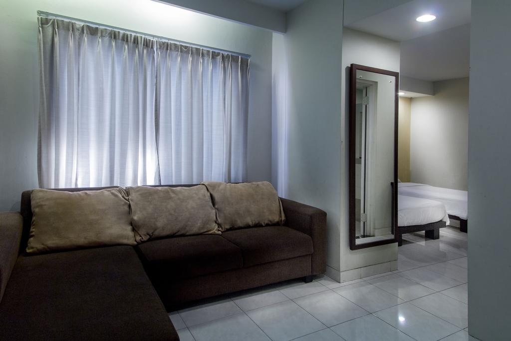 Hotel Quirin سيمارانغ الغرفة الصورة