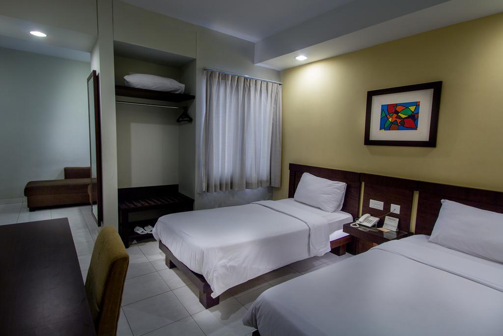 Hotel Quirin سيمارانغ الغرفة الصورة